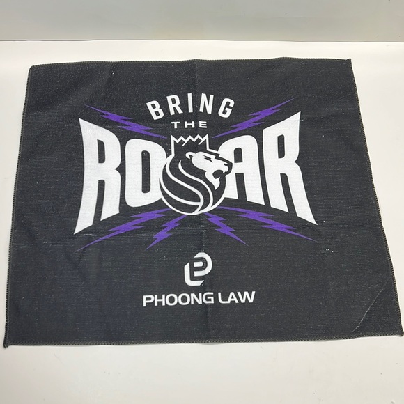 One Sacramento Kings towel - Picture 1 of 3